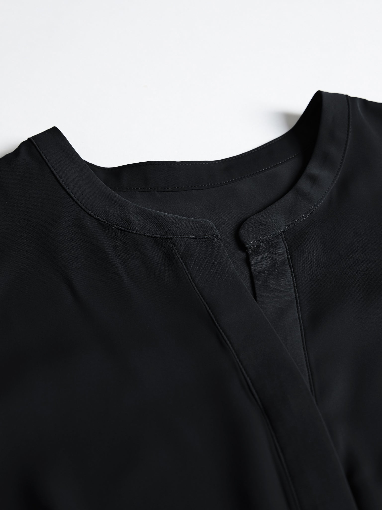 Aurise™ | 100% Silk V-Neck Sleeveless Relaxed Fit Blouse