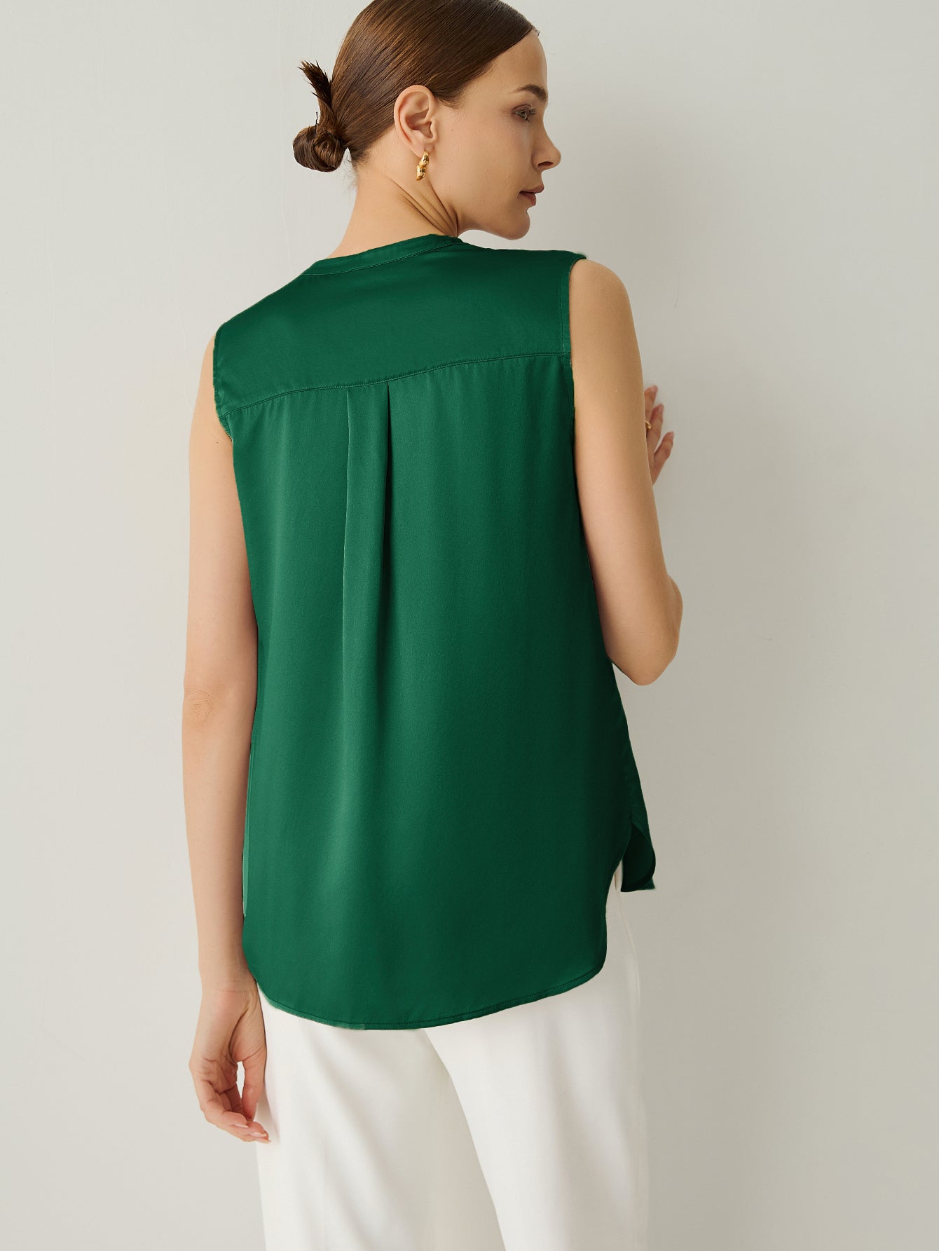 Aurise™ | 100% Silk V-Neck Sleeveless Relaxed Fit Blouse